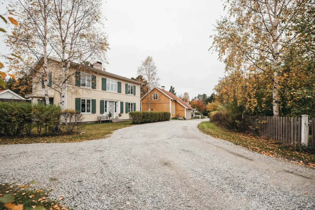 grusv g eller asfalt f r skafttomt i sk ne